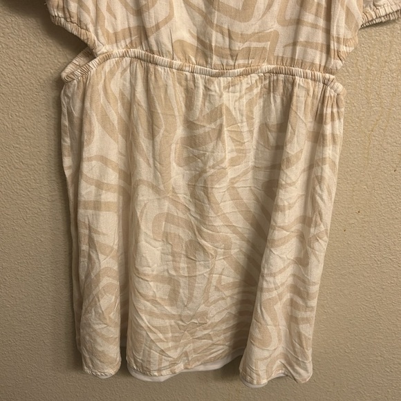 Sincerely Jules Women Short Sleeve Geometrical Pattern Tan Dress Cutout Size Sm - Picture 3 of 7